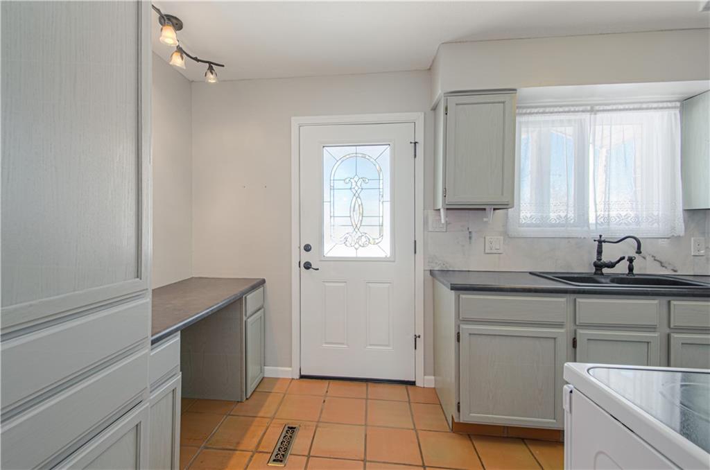 15115 Gardner West Road Gardner, KS 66030 - Photo 2 of 31