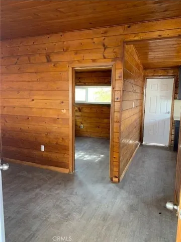 a view of room with an empty room