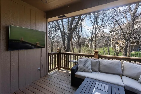 $610,000 | 6180 North Nevada Avenue, Parkville, MO 64152