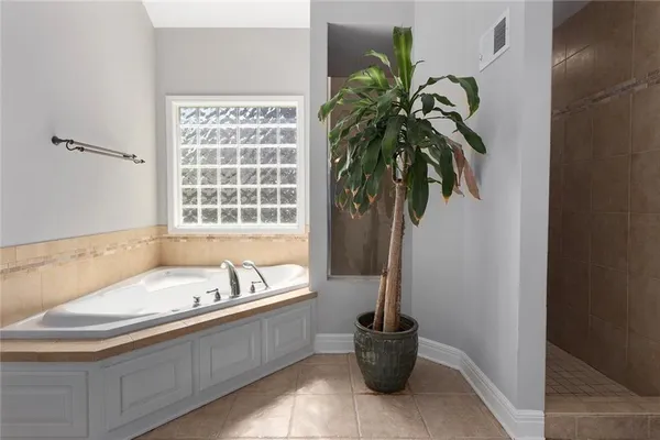 $610,000 | 6180 North Nevada Avenue, Parkville, MO 64152