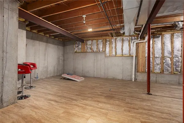 $610,000 | 6180 North Nevada Avenue, Parkville, MO 64152