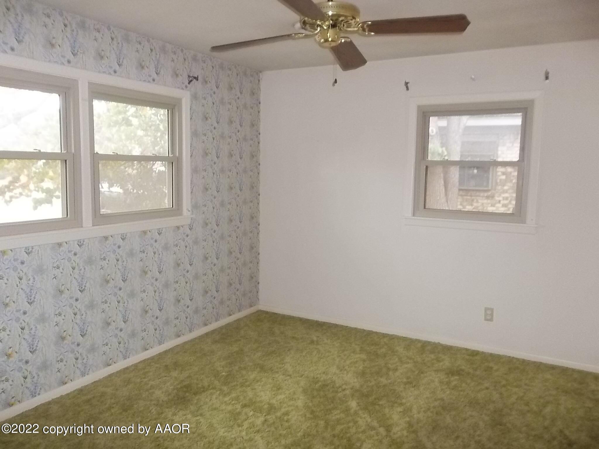 4010 Tucson Drive Amarillo, TX 79109 - Photo 20 of 23 an empty room with windows and fan