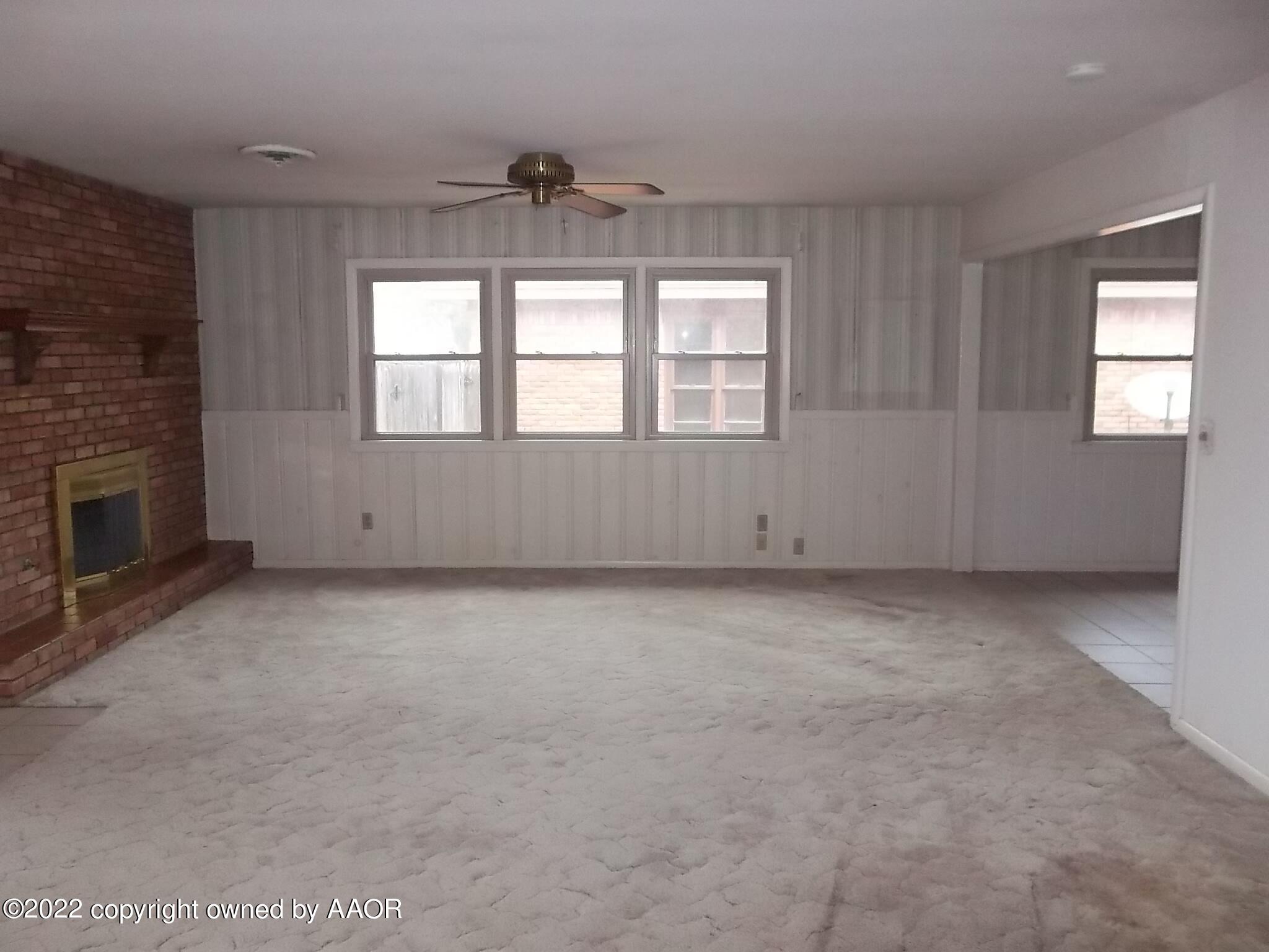 4010 Tucson Drive Amarillo, TX 79109 - Photo 9 of 23 an empty room with windows