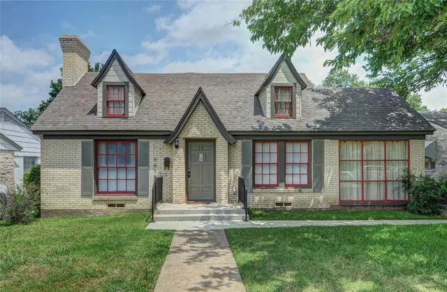 $3,700 | 5419 Longview Street, Dallas, TX 75206