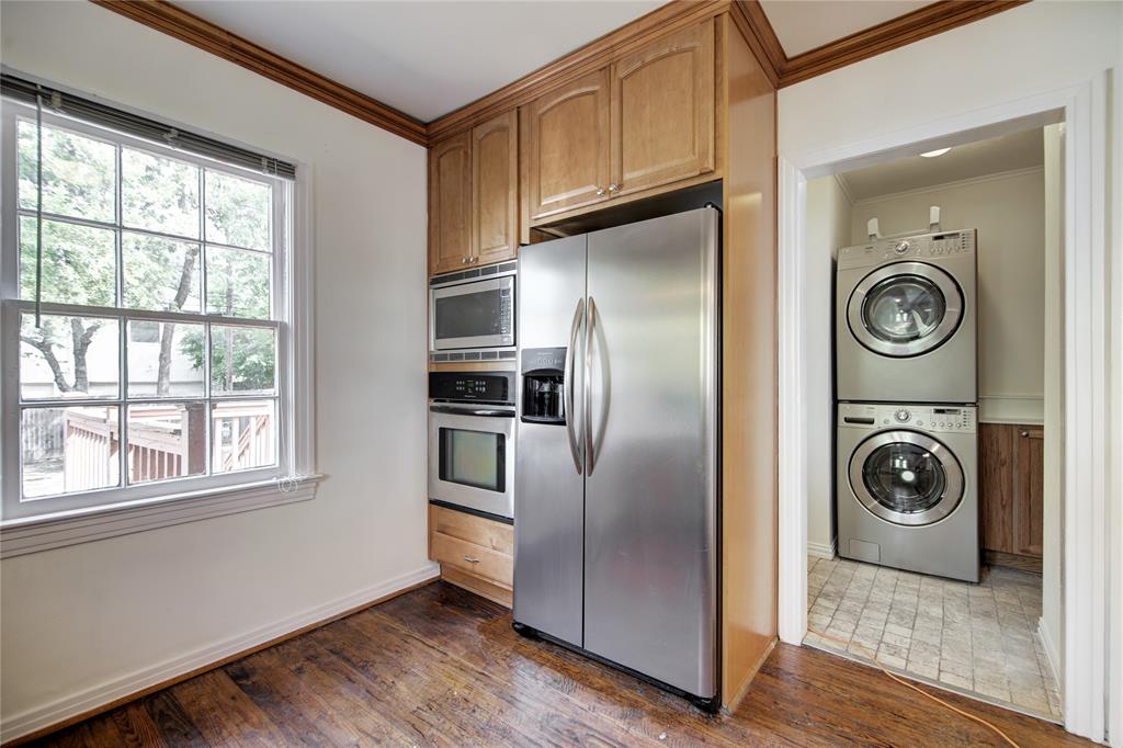 5419 Longview Street Dallas, TX 75206 - Photo 14 of 32 a kitchen with a refrigerator and a washer dryer