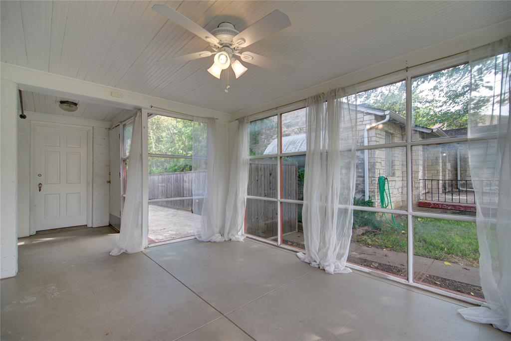 5419 Longview Street Dallas, TX 75206 - Photo 22 of 32 a view of an empty room with windows