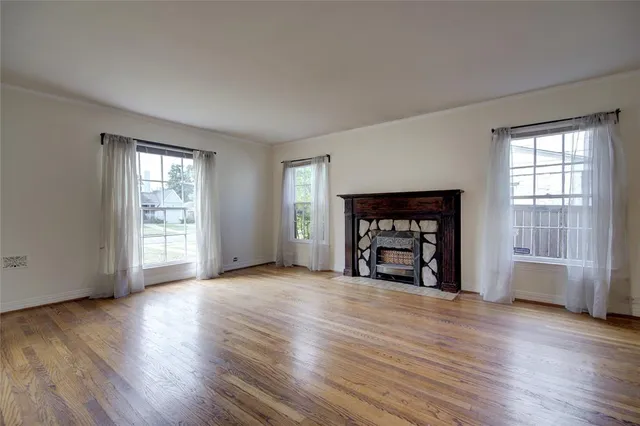 $3,700 | 5419 Longview Street, Dallas, TX 75206