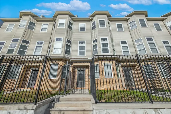 $2,900 | 2020 McGowen Street, Unit O, Houston, TX 77004