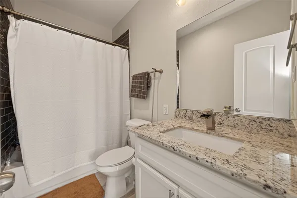 $2,900 | 2020 McGowen Street, Unit O, Houston, TX 77004