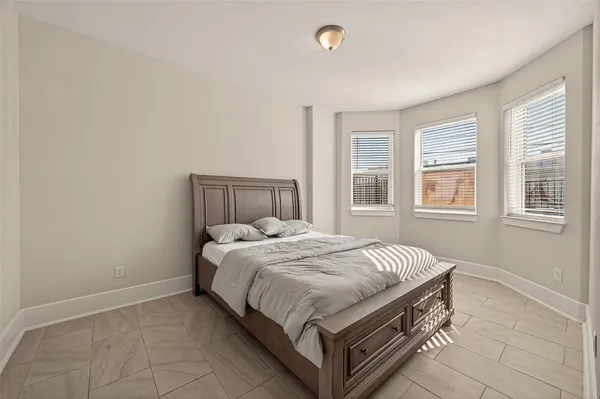 $2,900 | 2020 McGowen Street, Unit O, Houston, TX 77004
