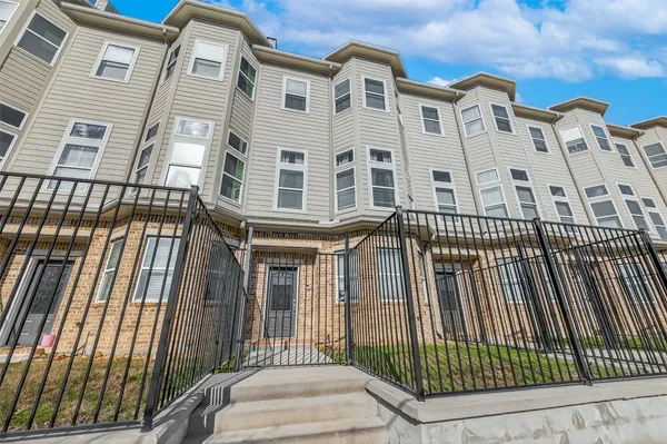 $2,900 | 2020 McGowen Street, Unit O, Houston, TX 77004