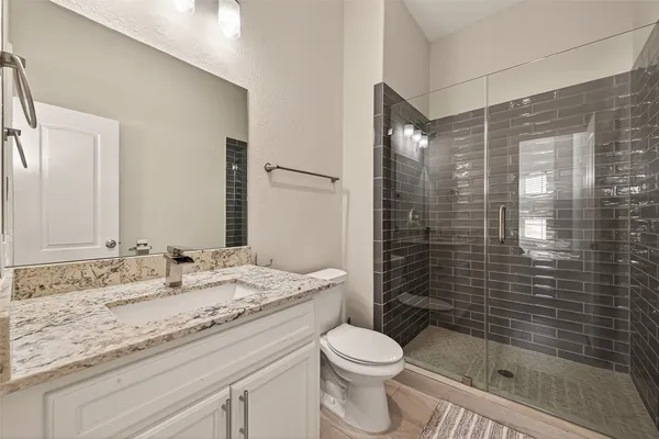 $2,900 | 2020 McGowen Street, Unit O, Houston, TX 77004