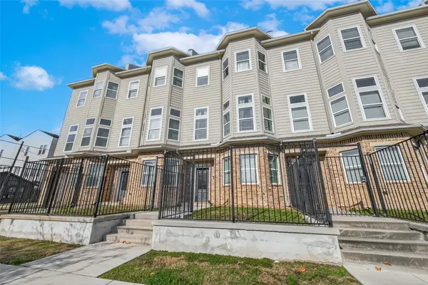$2,900 | 2020 McGowen Street, Unit O, Houston, TX 77004