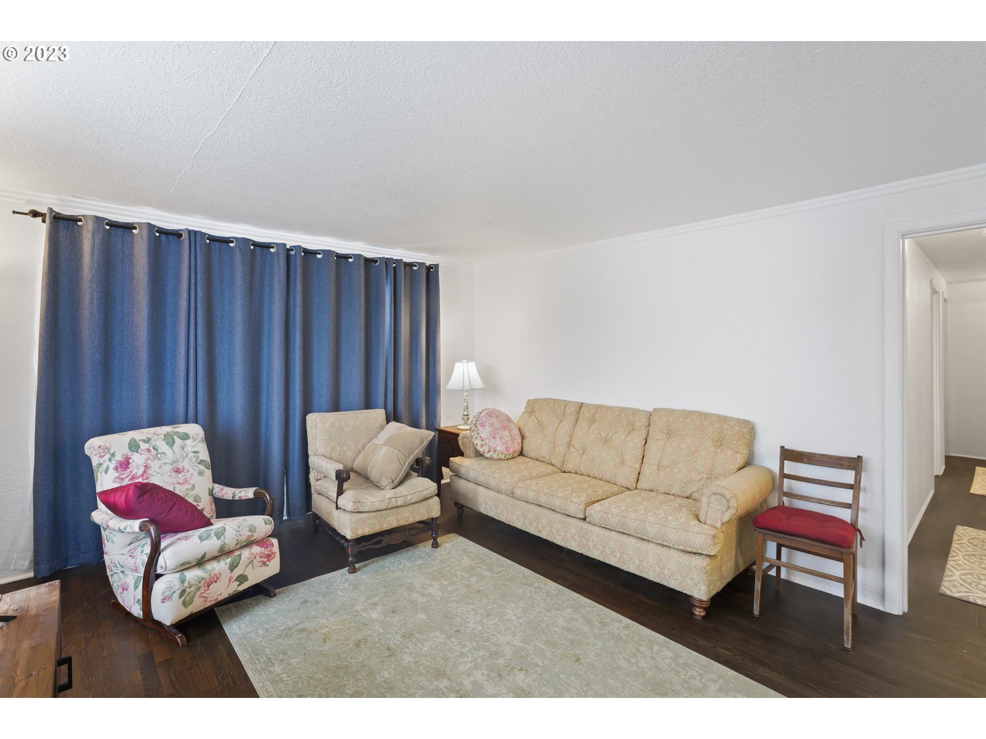 1138 18th Street Springfield, OR 97477 - Photo 30 of 32 a living room with furniture and a couch