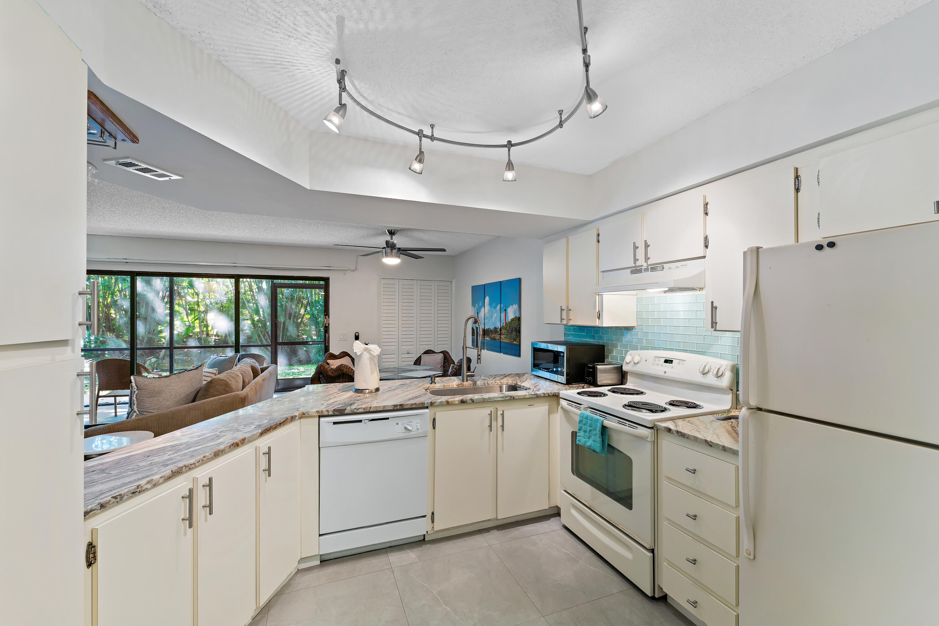 1605 Highway 1, Unit E104 Jupiter, FL 33477 - Photo 19 of 34 012-1605US1N-E104-Jupiter-FULL