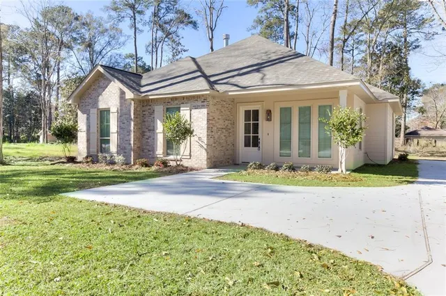 $1,900 | 408 Holm Oak Lane, Mandeville, LA 70471