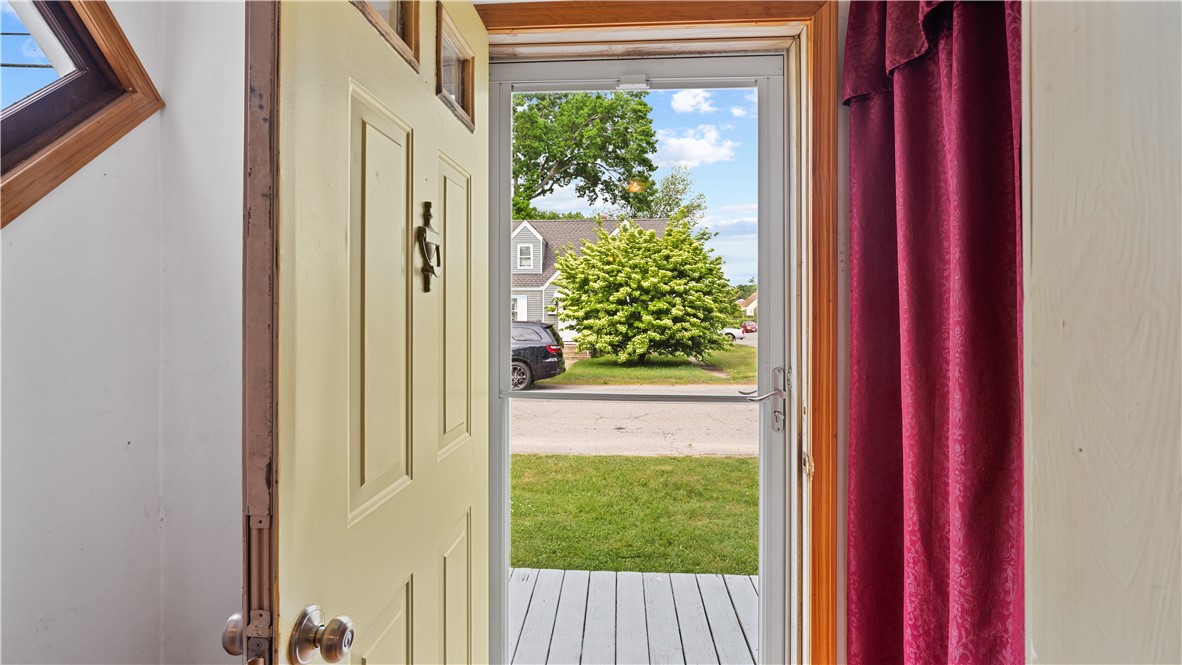 427 Elm Street Warwick, RI 02888 - Photo 5 of 36
