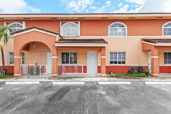 $2,250 | 6823 West 36th Avenue, Unit 201, Hialeah, FL 33018