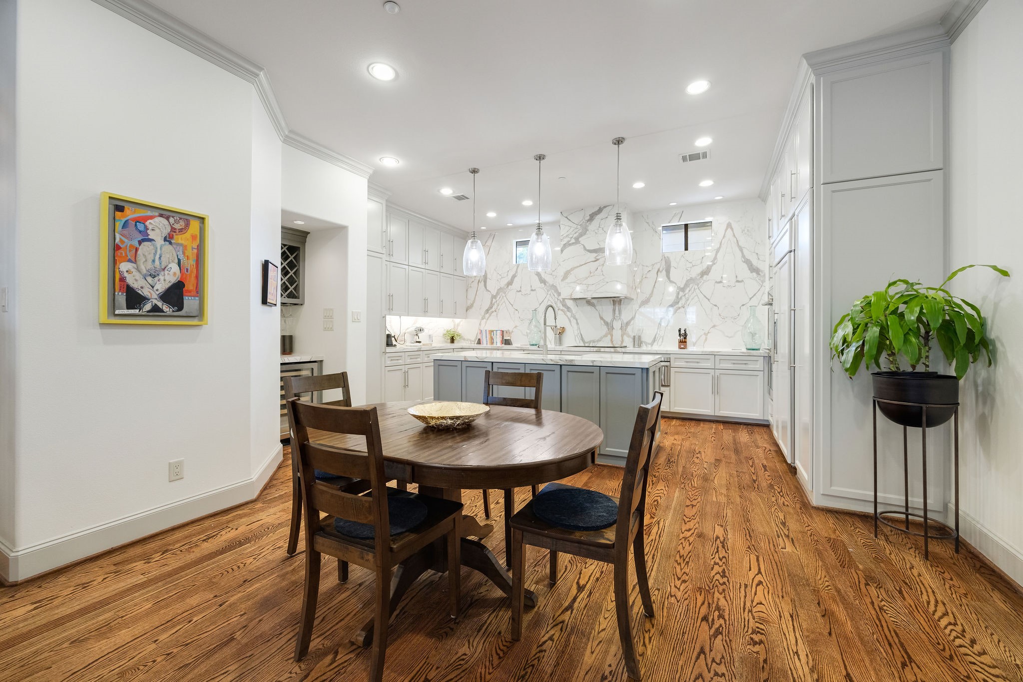 2415 Commonwealth Street Houston, TX 77006 - Photo 4 of 26 The dining area offers an inviting setting for everything from casual breakfasts to elegant dinner parties, seamlessly connecting to the chef's kitchen for effortless entertaining.