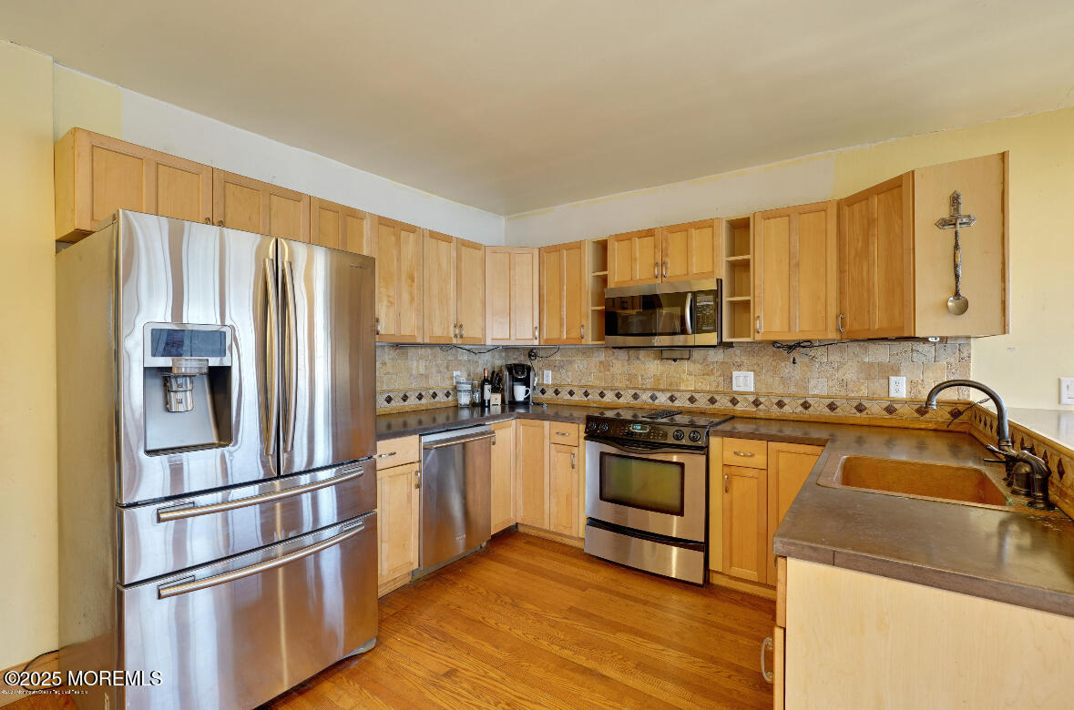 207 Lakeside Avenue Colts Neck, NJ 07722 - Photo 8 of 17 IMG_6241