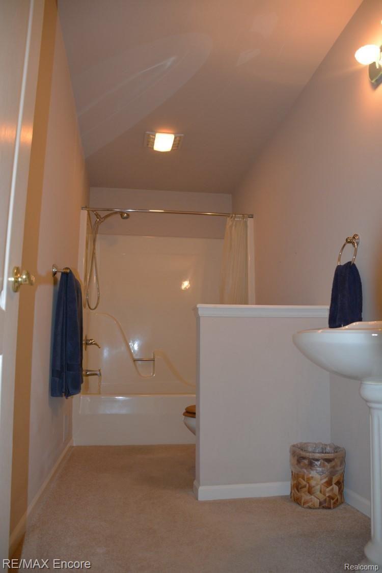 8017 Perry Road Grand Blanc, MI 48439 - Photo 16 of 36 Bathroom.jpg
