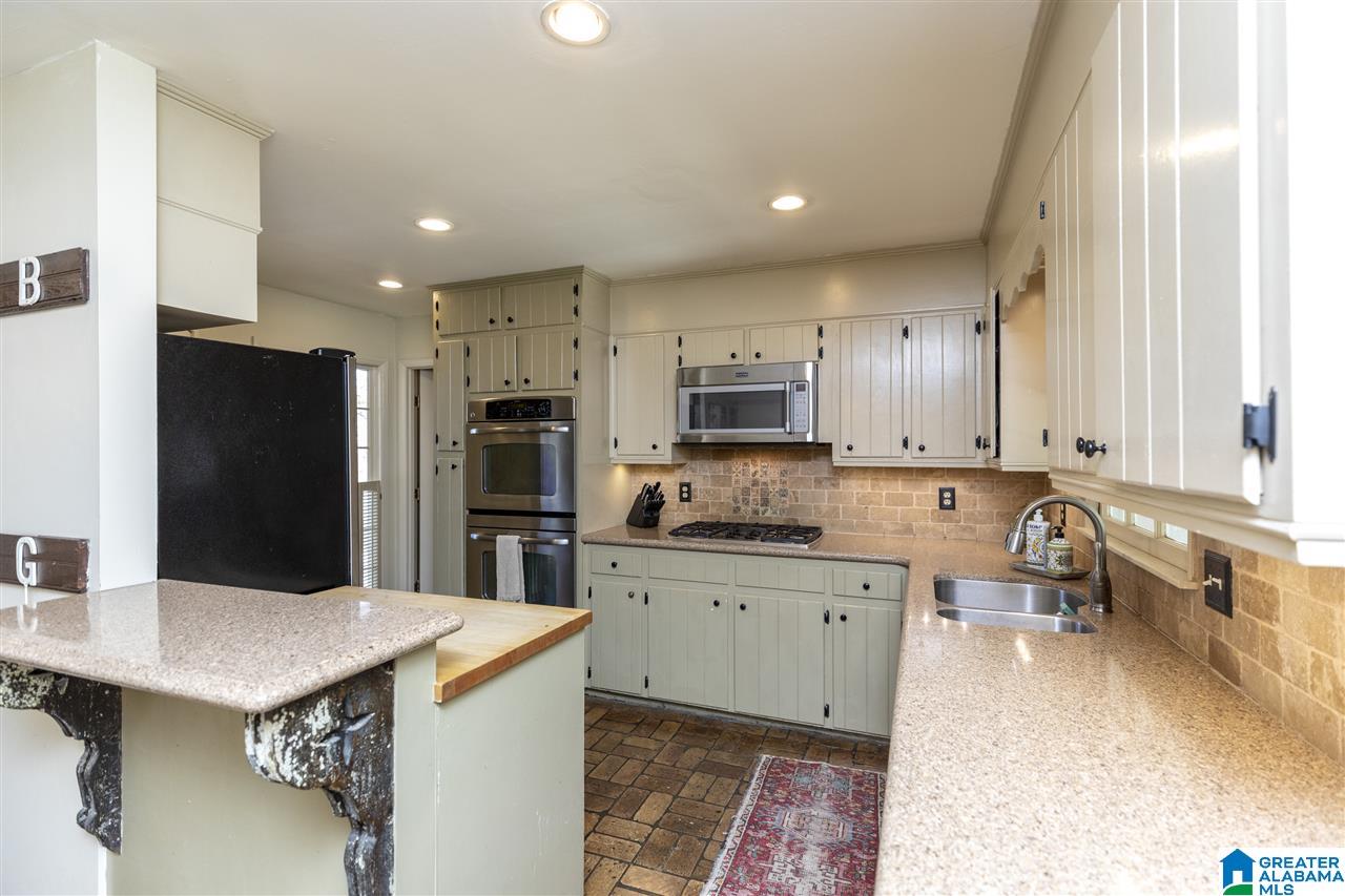2621 Southminster Road Birmingham, AL 35243 - Photo 11 of 40