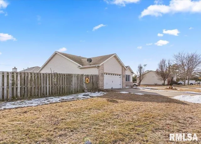 $265,000 | 216 Brookside Glen Drive, Sherman, IL 62684