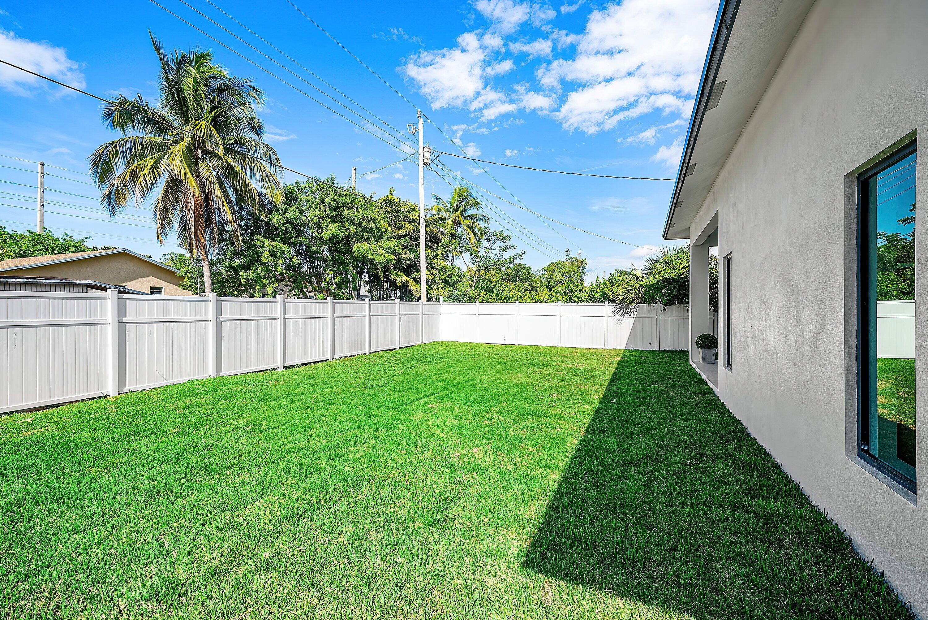 3361 Northeast 4th Avenue Boca Raton, FL 33431 - Photo 30 of 43 exterior side