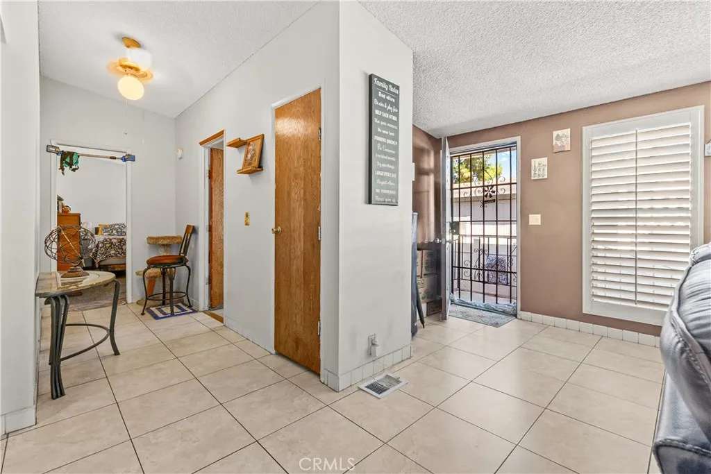 1550 Rimpau, Unit 185 Corona, CA 92881 - Photo 27 of 41 VIEW OF INTERIOR ENTRY