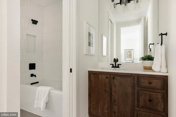 $2,150,000 | 5720 57th Street North, Lake Elmo, MN 55042