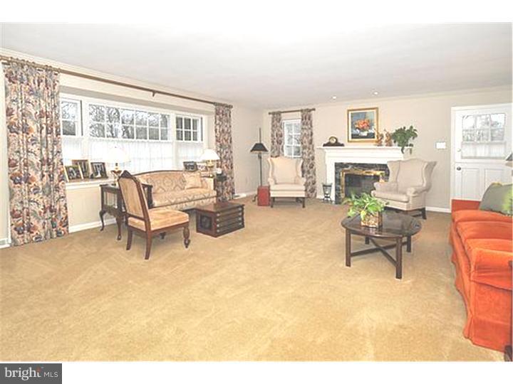 1927 Lambert Road Jenkintown, PA 19046 - Photo 4 of 22 Living Room