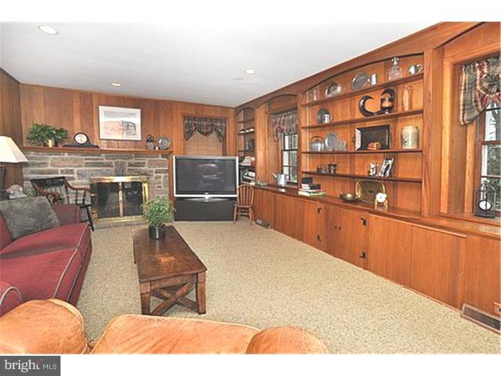 1927 Lambert Road Jenkintown, PA 19046 - Photo 10 of 22 Family Room