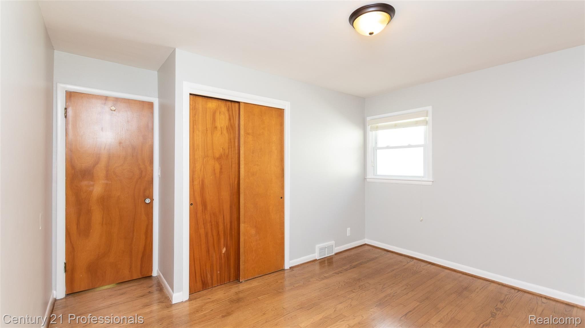 2401 Derby Road Troy, MI 48084 - Photo 17 of 25 024_24.jpg