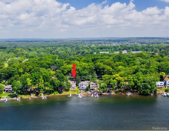 $1,000,000 | 8605 Edgewood Park Drive, Commerce Township, MI 48382