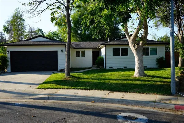 $449,999 | 2214 Fordham Avenue, Clovis, CA 93611