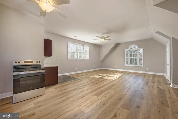 $1,950 | 23533 Light Horse Court, Unit T, Middleburg, VA 20117