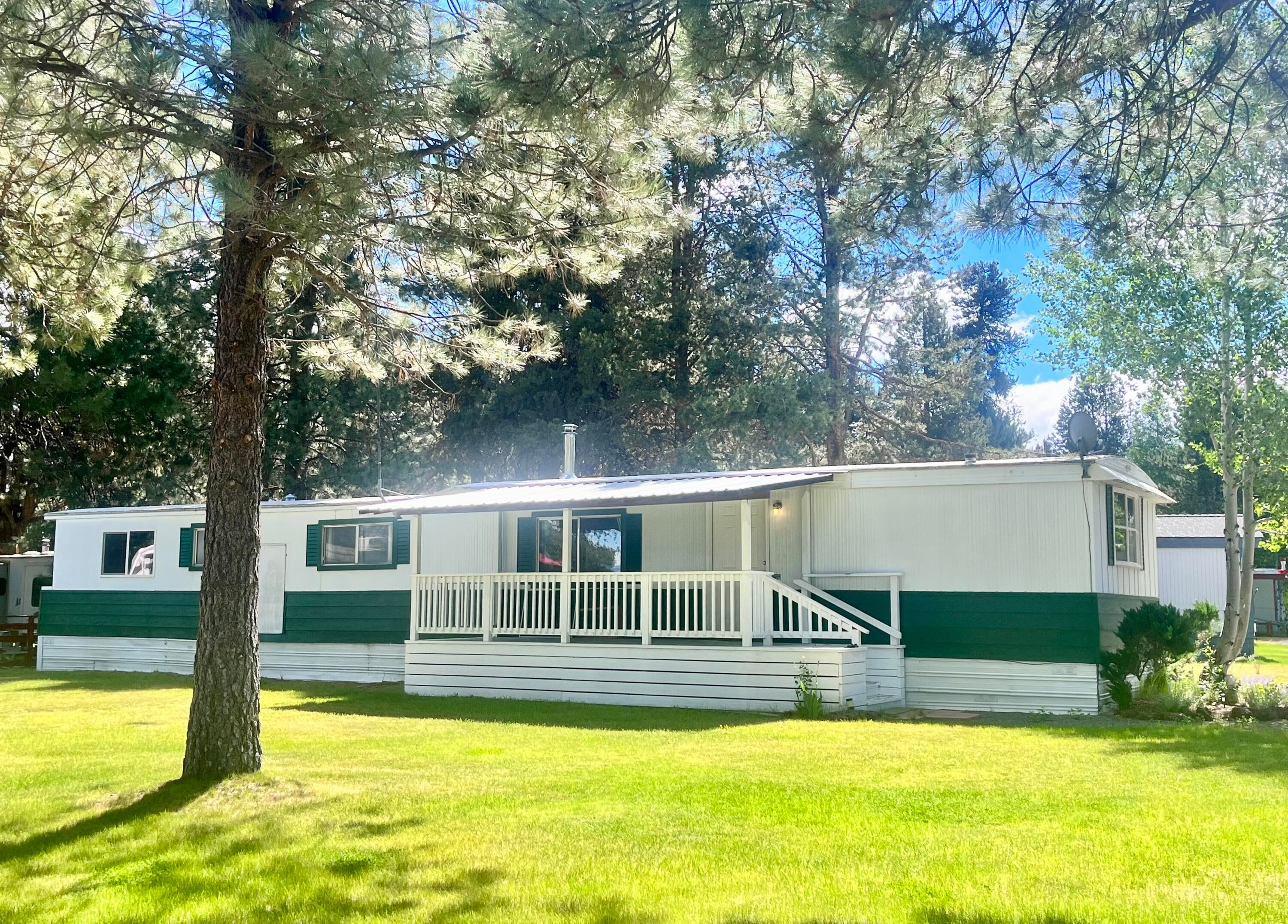 52731 Huntington Road, Unit 26 La Pine, OR 97739 - Photo 2 of 20 Front Yard