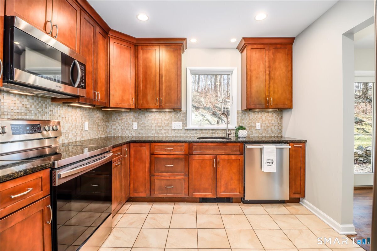 8 Summit Lane Ridgefield, CT 06877 - Photo 8 of 33