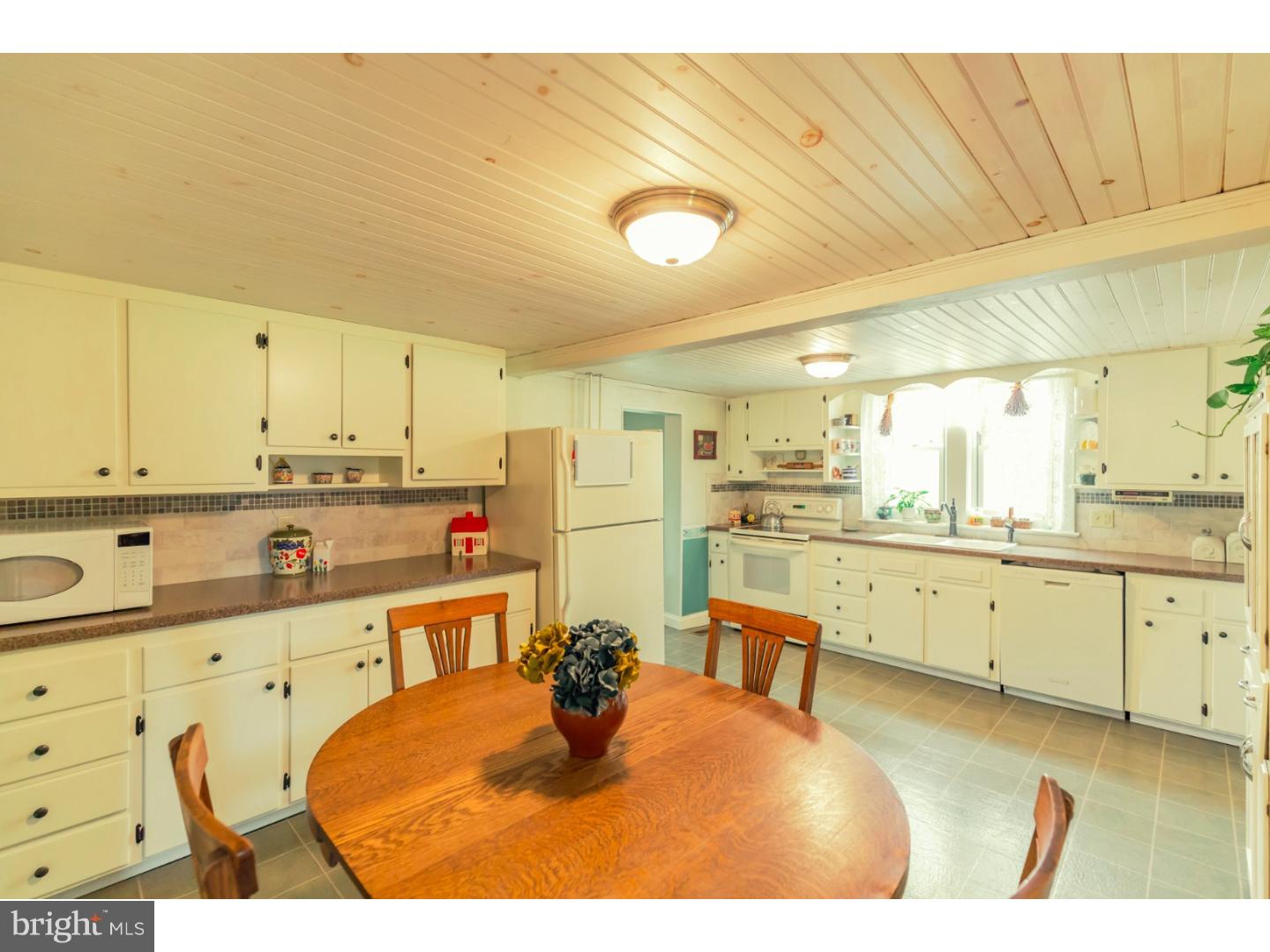 321 Morwood Road Telford, PA 18969 - Photo 4 of 25 Kitchen
