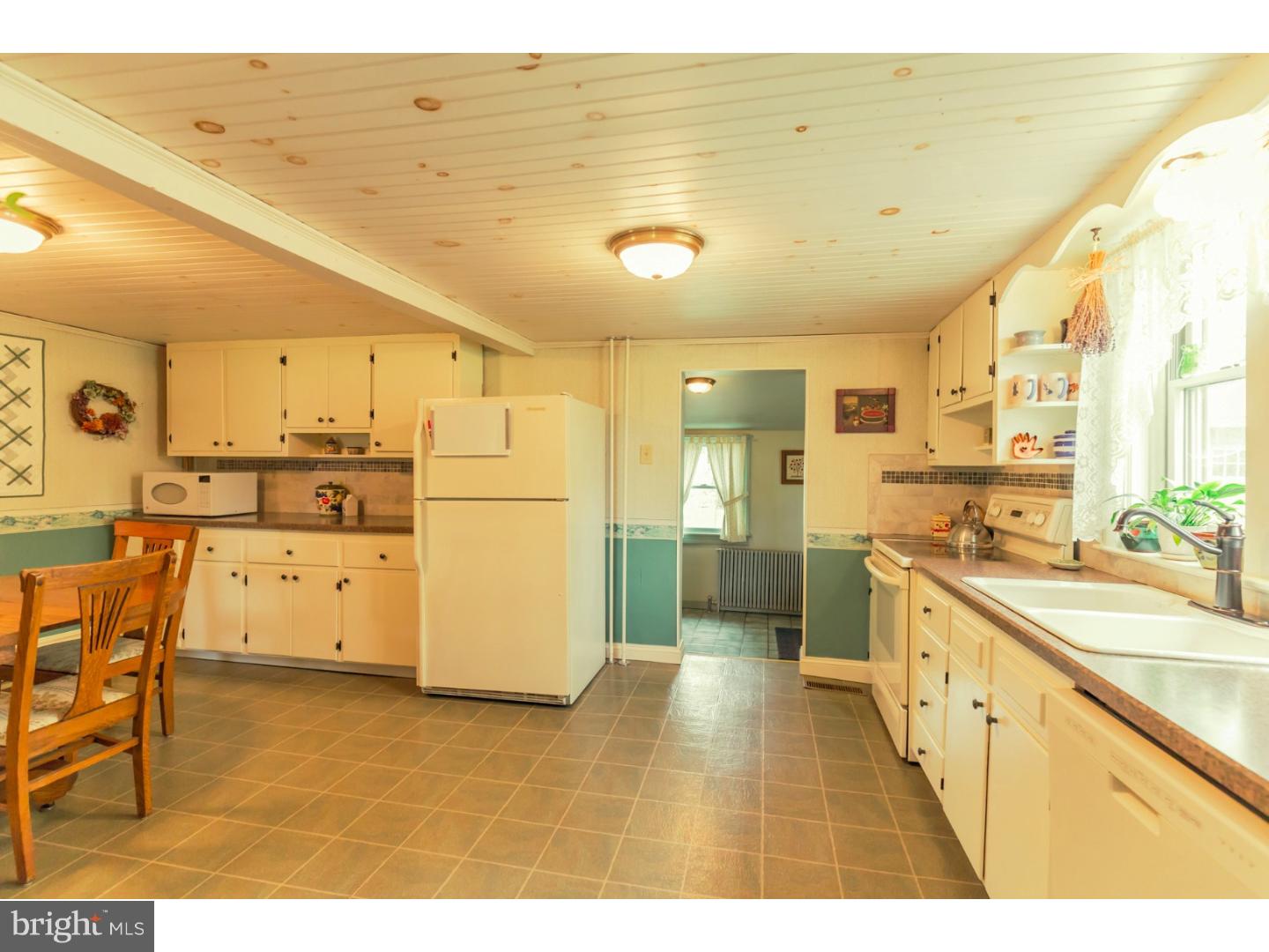 321 Morwood Road Telford, PA 18969 - Photo 5 of 25 Kitchen