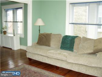 426 Wellesley Road Philadelphia, PA 19119 - Photo 3 of 11 Living Room