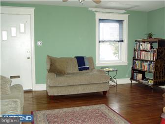 426 Wellesley Road Philadelphia, PA 19119 - Photo 4 of 11 Living Room
