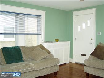 426 Wellesley Road Philadelphia, PA 19119 - Photo 5 of 11 Living Room