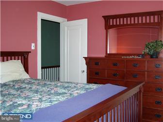 426 Wellesley Road Philadelphia, PA 19119 - Photo 9 of 11 Bedroom - Main