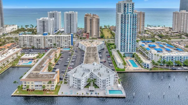 $2,000 | 1913 South Ocean Drive, Unit 207, Hallandale Beach, FL 33009