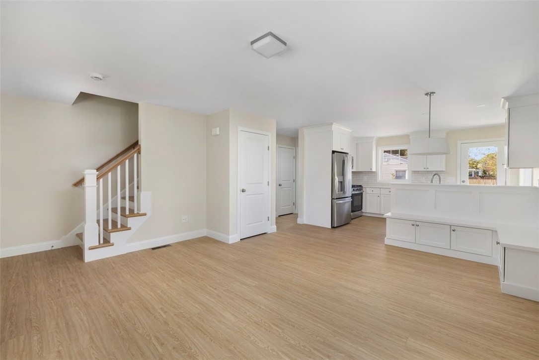 71 Pinehurst Avenue Warwick, RI 02889 - Photo 3 of 49