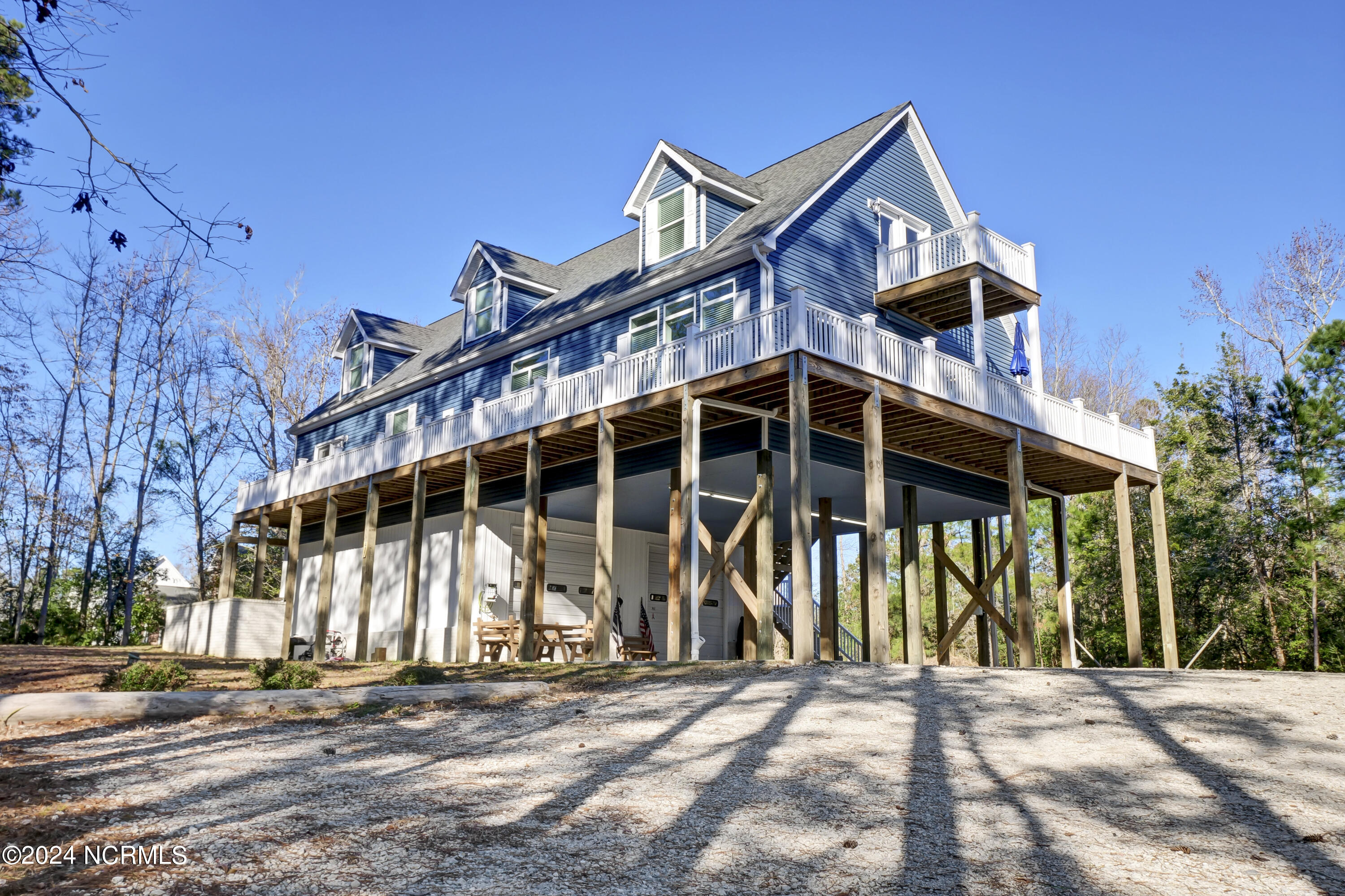 407 Creekview Dr East  