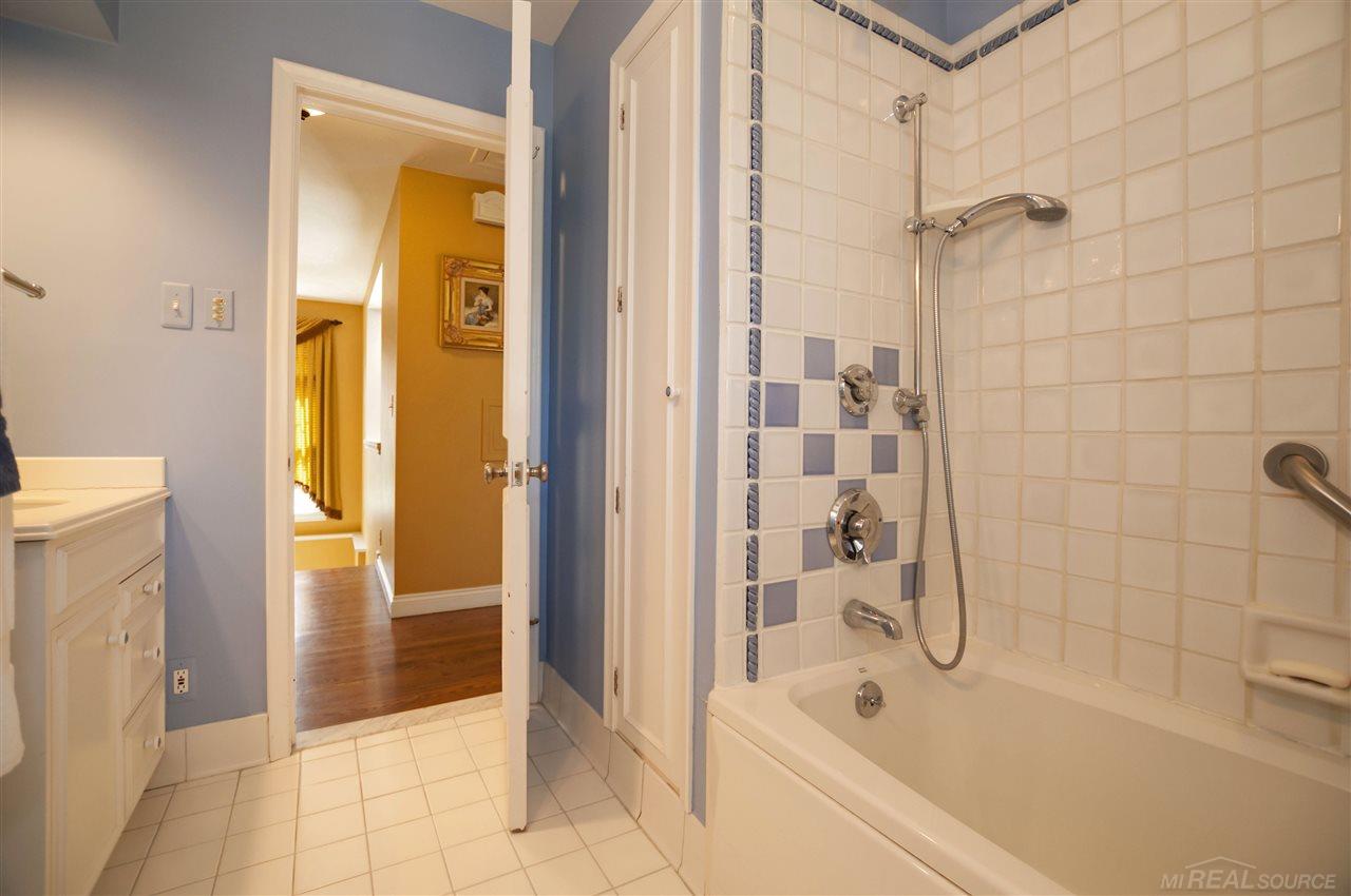 294 Stephens Road Grosse Pointe Farms, MI 48236 - Photo 21 of 42