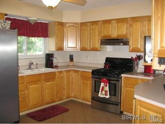 1135 Springvalley Road Troy, IL 62294 - Photo 3 of 24