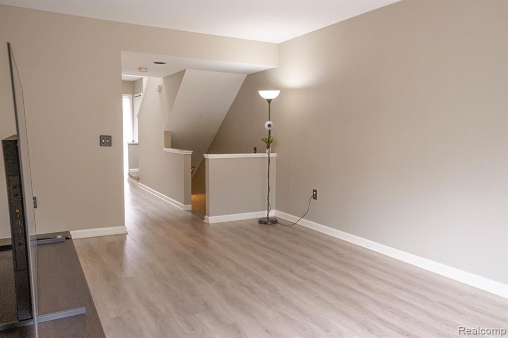 726 Hamilton Court Rochester Hills, MI 48307 - Photo 11 of 44